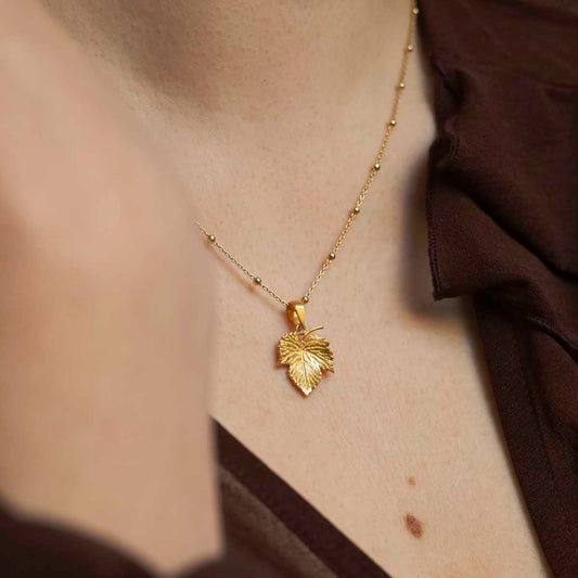 MB163PG_Gold Plated Sterling Silver Ivy Leaf Necklace_model new