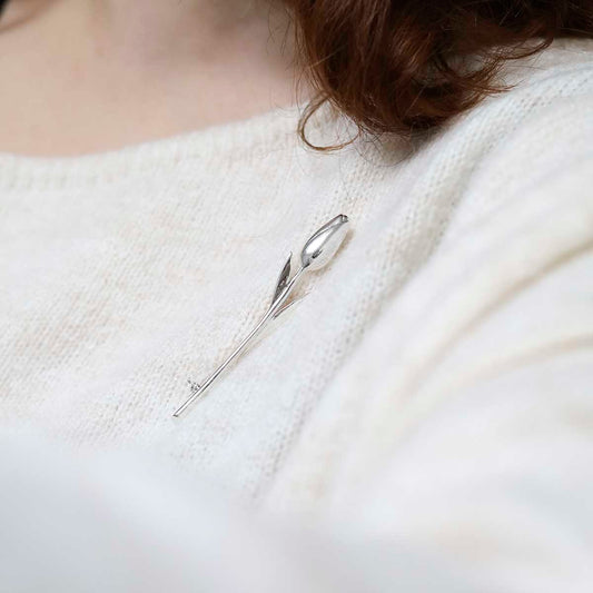 MC180_Sterling Silver Tulip Brooch_Model new