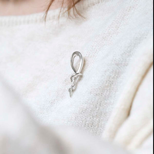 MC178_Sterling Silver Loop Brooch_Model new