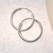 ME446_Sterling Silver 20mm Hoop Earrings_1_