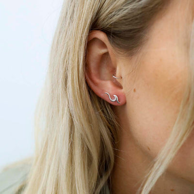 MS1227S_STERLING SILVER TRIBAL FLAME STUDS_MODEL