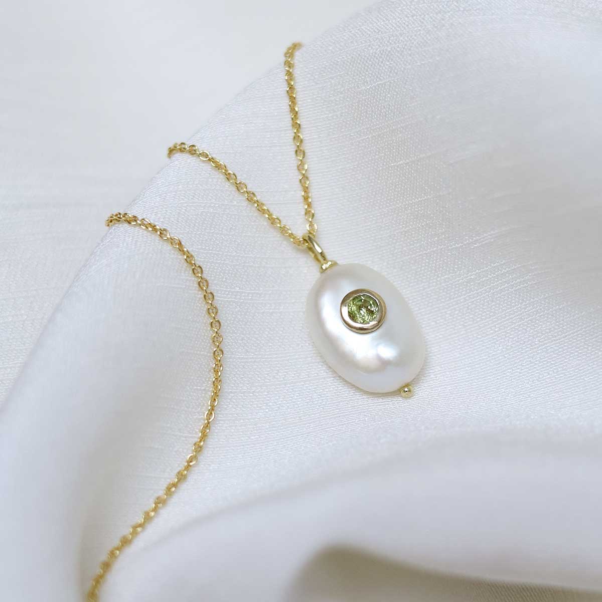 Sterling Silver Gold Plated Pearl and Peridot Stone Set Gem Necklace