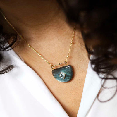 MM16_Sterling Silver Gold Plated Half Oval Labradorite and Blue Topaz Stone Set Gem Necklace_Model