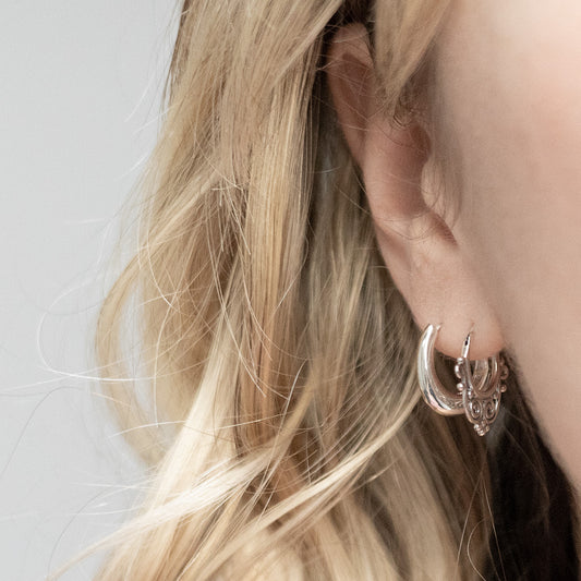 ML708 Sterling Silver Safi Hoops model shot