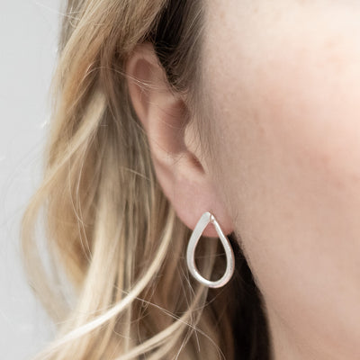 MW07 Sterling Silver Ribbon Loop Studs model
