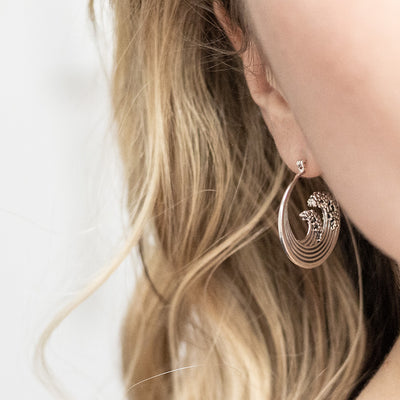 ML715E Sterling Silver Great Wave Hoops model shot