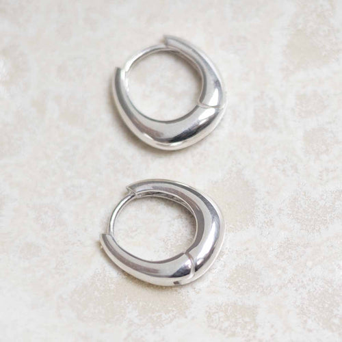 ML711_Sterling Silver Oval Huggies_1