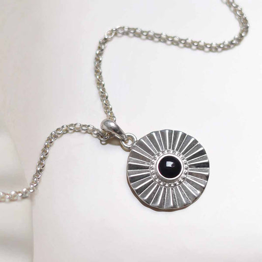 ML723o_Sterling Silver Onyx Sun Disc Necklace_1