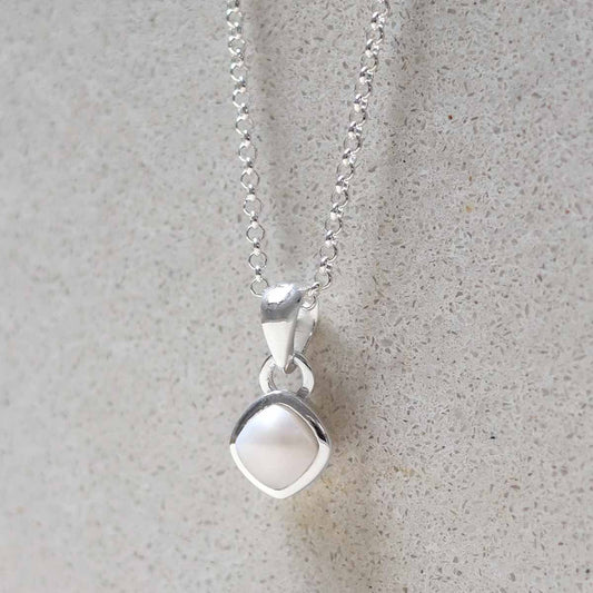 MW06_Sterling Silver Pearl Birthstone Necklace (June)_belcher_2