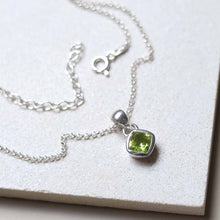 MW08_Sterling Silver Peridot Birthstone Necklace (August)_belcher_1