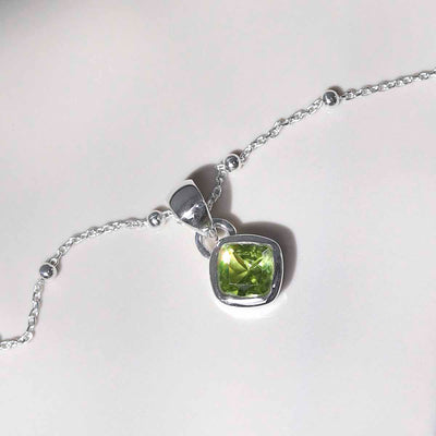 MW08_Sterling Silver Peridot Birthstone Necklace (August)_satellite_2