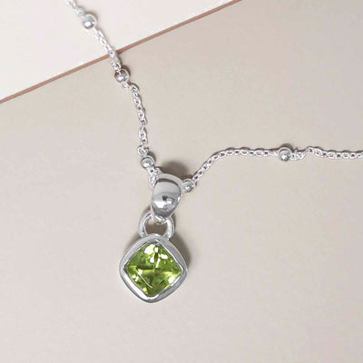 MW08_Sterling Silver Peridot Birthstone Necklace (August)_satellite_1
