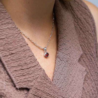 MW01FPN_Sterling Silver Garnet Birthstone Fine Paperclip Necklace _1