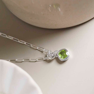 MW08FPN_Sterling Silver Peridot Birthstone Fine Paperclip Necklace_3