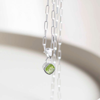 MW08FPN_Sterling Silver Peridot Birthstone Fine Paperclip Necklace_4