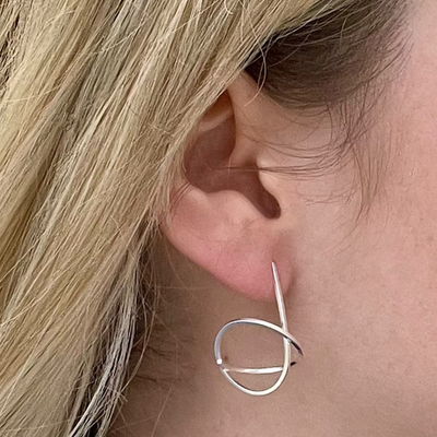 MS1184S_STERLING SILVER ORBIT STUD EARRINGS_MODEL 2