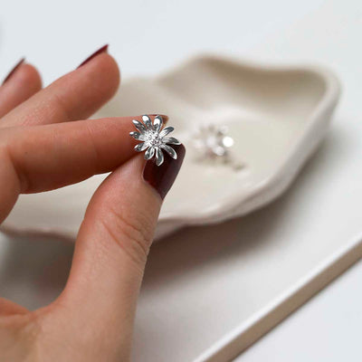 MD302_Sterling Silver Polished Daisy Stud Earrings_5
