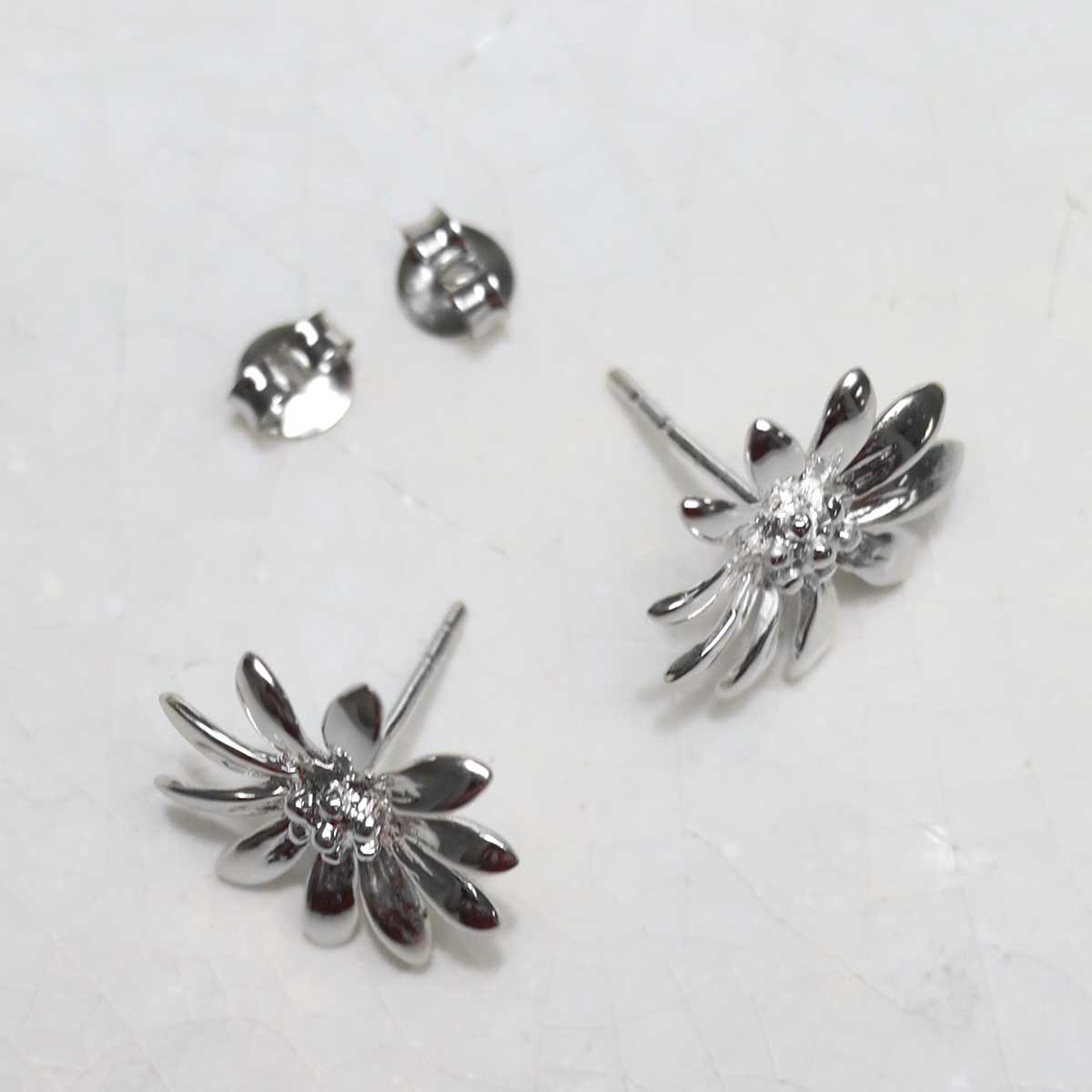 Sterling Silver Polished Daisy Stud Earrings