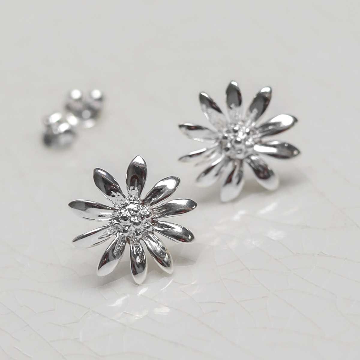 Sterling Silver Polished Daisy Stud Earrings
