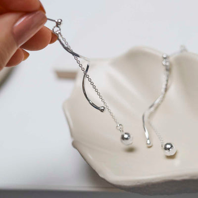 ME493_Sterling Silver Dancing Twist And Ball Stud Earrings_6