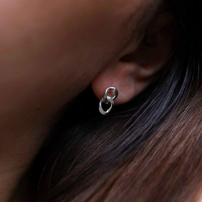MG004S_Sterling Silver Short Curb Chain Earrings_model new