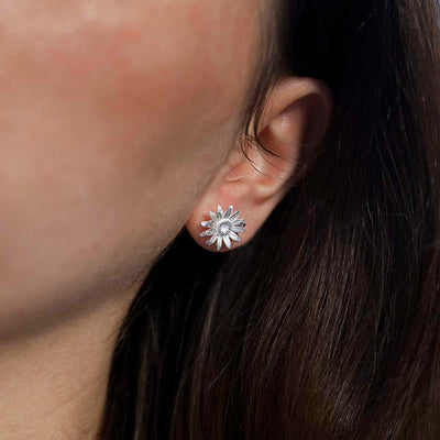 MB068ES_Sterling Silver Daisy Stud Earrings_new 4
