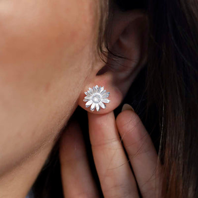 MB068ES_Sterling Silver Daisy Stud Earrings_new 5