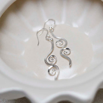 MS1151_Sterling Silver Reflected Twirl Dangly Earrings_5