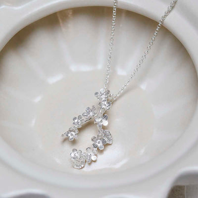 MB081P_Sterling Silver Forget Me Not Cluster Necklace_3