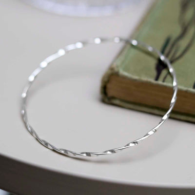 MR1118_Sterling Silver Fine Twisted Bangle_1