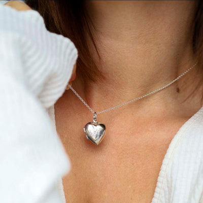 MR1101M_Sterling Silver Medium Tree Heart Locket_model