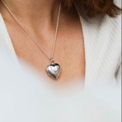 MR1101M_Sterling Silver Medium Tree Heart Locket_model 3