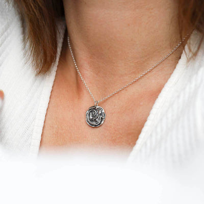 MZA039_Sterling Silver Siren Necklace_model