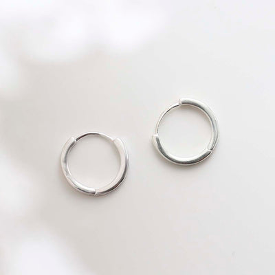 ML999_Sterling Silver Flat Huggies_1