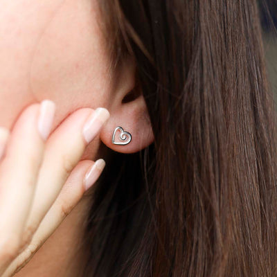 MD260E_Sterling Silver Delicate Spiral Heart Earrings_model