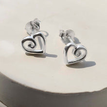 MD260E_Sterling Silver Delicate Spiral Heart Earrings_new 2