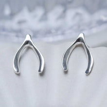 MD303E_Sterling Silver Wishbone Studs_new 3