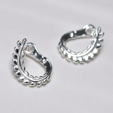 ML966_Sterling Silver Laurel Hoops_1