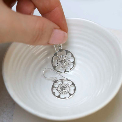 MF460E_Sterling Sterling Dangly Primrose Earrings_10