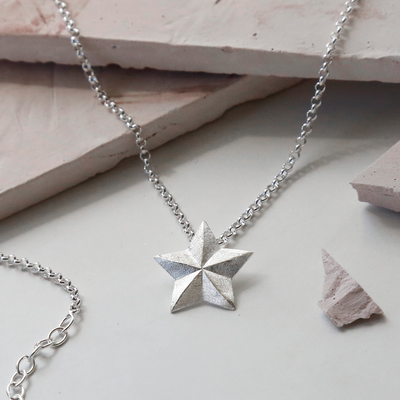 MB206P 1 SOLID STAR NECKLACE