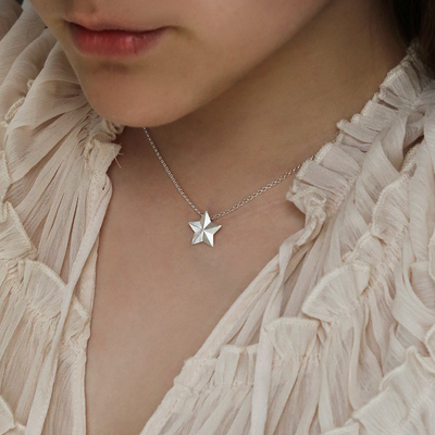 MB206P 3 SOLID STAR NECKLACE
