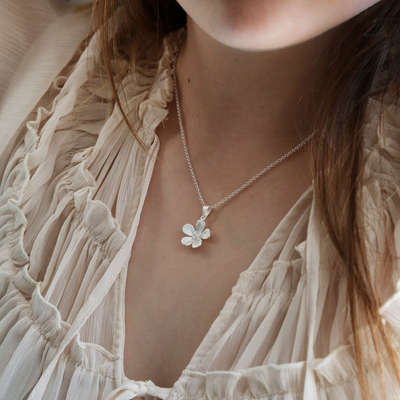 MB207P 3 WILD FLOWER NECKLACE