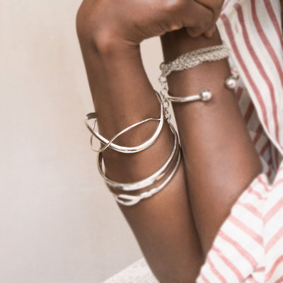 MD290 Sterling Silver Infinity Bangle 1110x1110 1