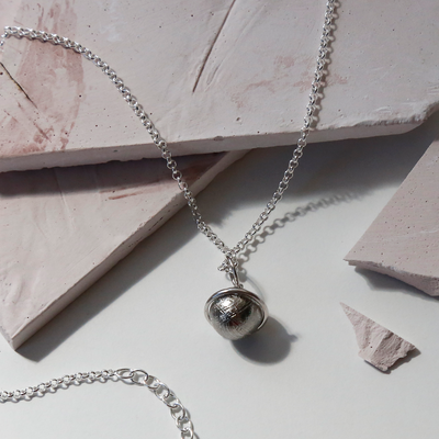 MH684 3 Saturn necklace