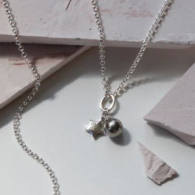 MH685 2 STAR AND SPHERE NECKLACE