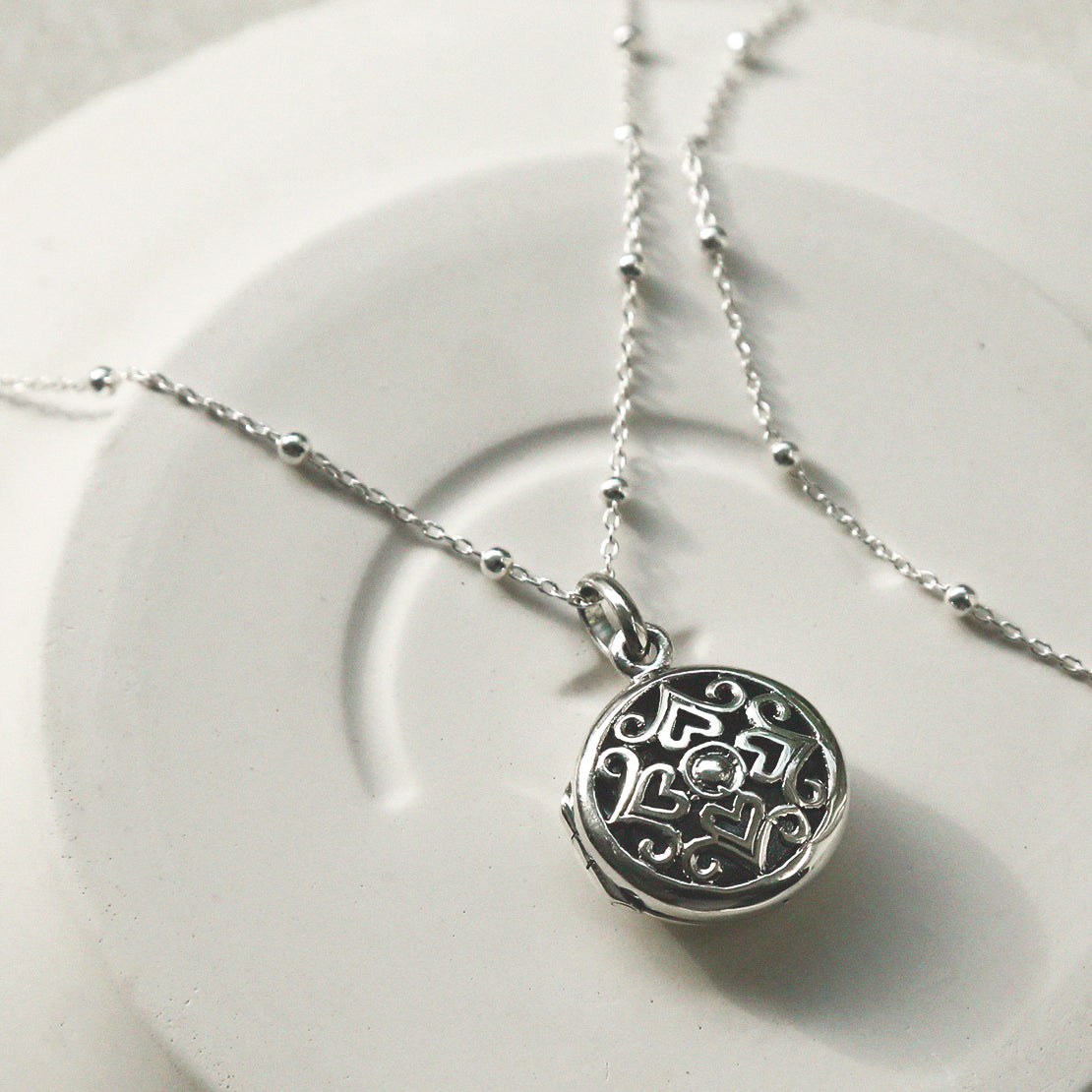 Sterling Silver Vintage Round Locket