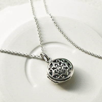 MR1109 STERLING SILVER VINTAGE ROUND LOCKET 3 1110X1110