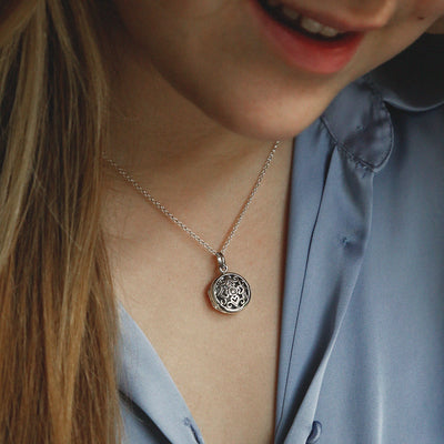 MR1109 STERLING SILVER VINTAGE ROUND LOCKET 4 1110X1110
