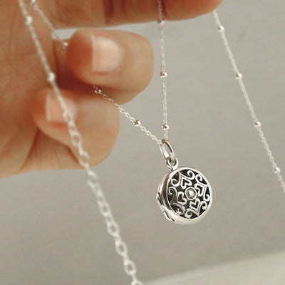 MR1109 STERLING SILVER VINTAGE ROUND LOCKET 5 1110X1110