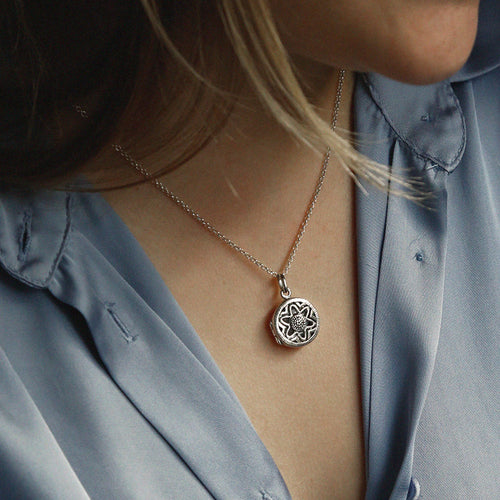 MR1108 Sterling Silver vintage flower locket 1110x1110 5